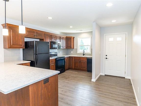 2nd image of 26 Chippewa Ct