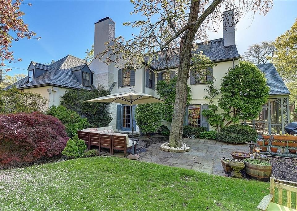 2nd image of 540 Cole Ave