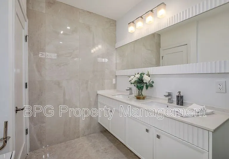 3921 W St NW #1 — Photo 35