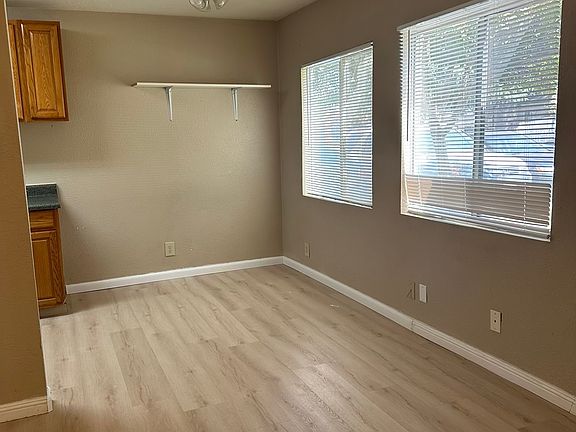 3rd image of 933 Kenwood Ave #1