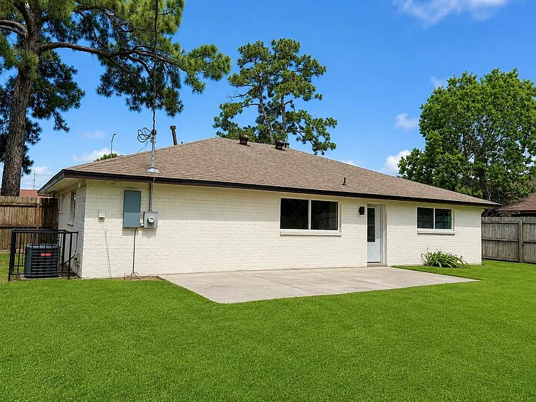 815 Centerwood Dr — Photo 8