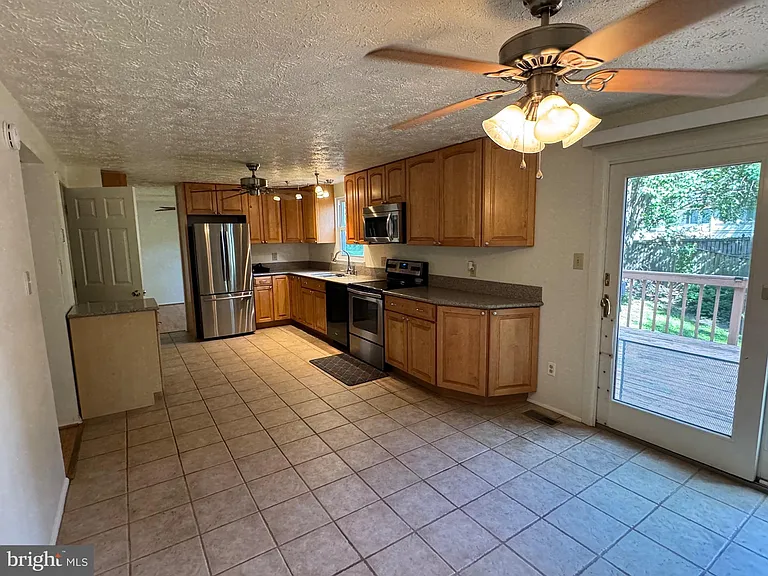 12827 Framingham Ct — Photo 6