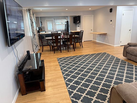 5th image of 21 Montgomery Ave #1