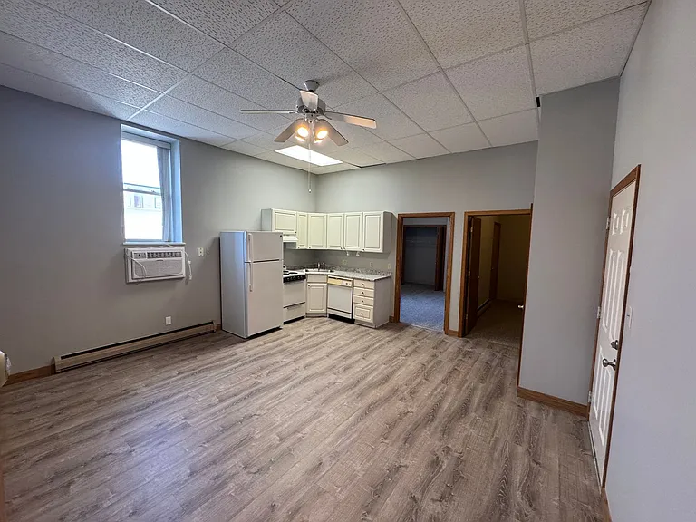 124 E Main St — Photo 1