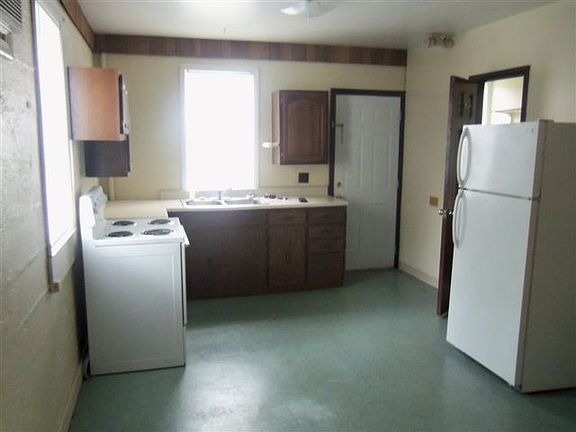 2nd image of 905 Johnson Ave APT 1