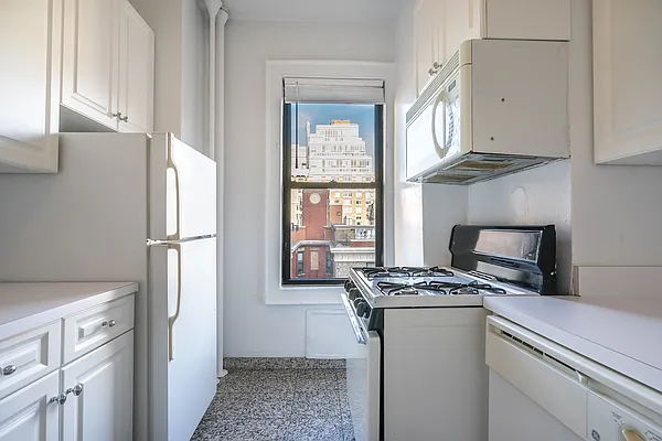 Rented by Metropolitan Equities | media 12