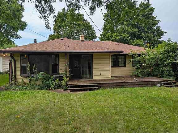3rd image of 2352 Wisconsin Rd