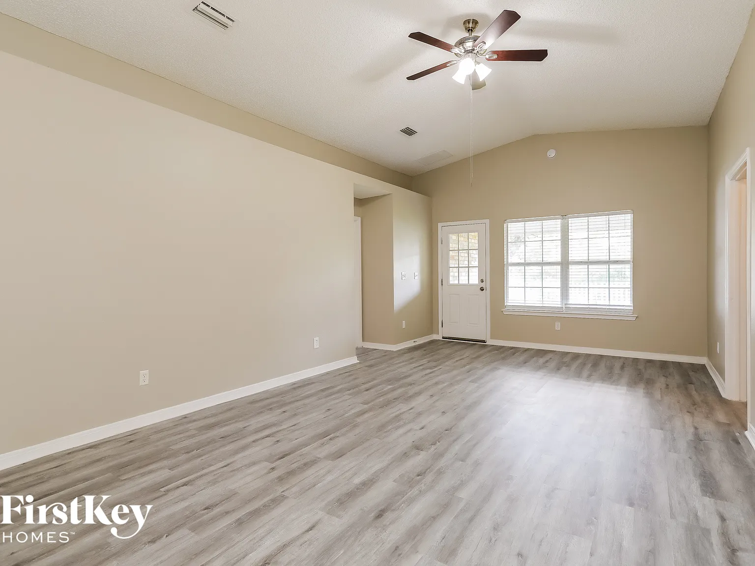 4 bed, 2.0 bath, 1898 sqft, $2,470 — Photo 4
