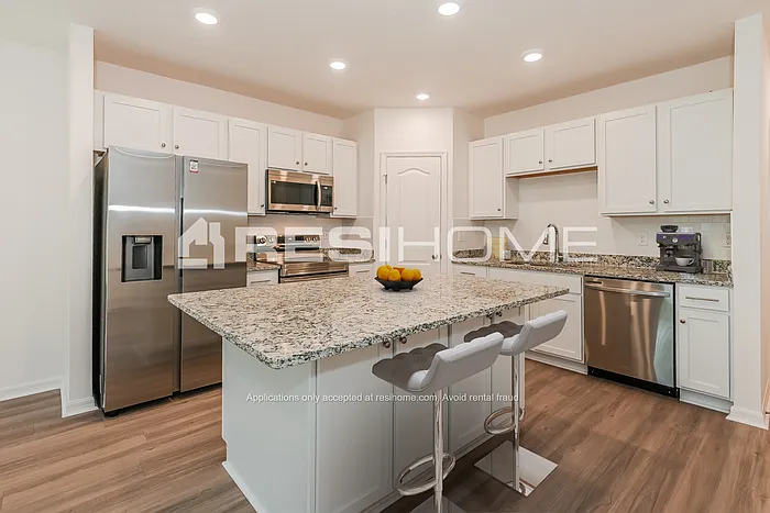 3 bed, 2.5 bath, 1694 sqft, $1,975 — Photo 3