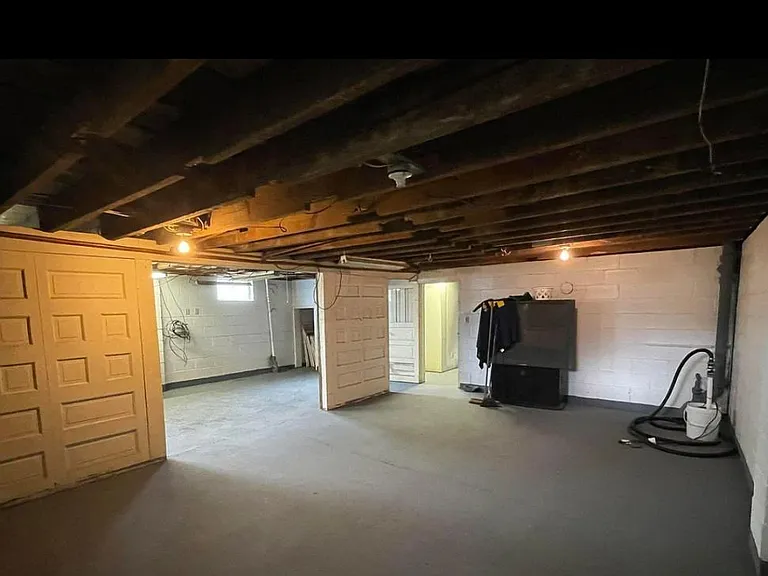 1810 Ryan Ave — Photo 11