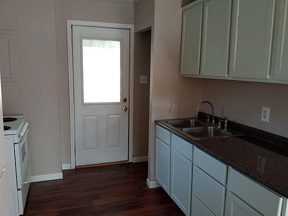 4th image of 3193 N Wisconsin St