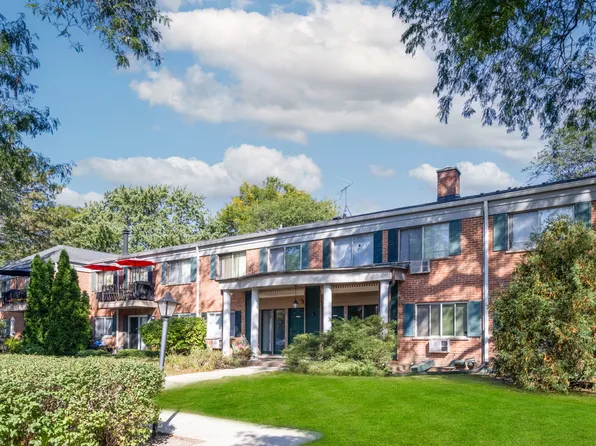 2315 S Goebbert Rd Unit 209, Arlington Heights, IL 60005