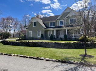 21 Laurelwood Dr, Mountain Lakes, NJ 07046