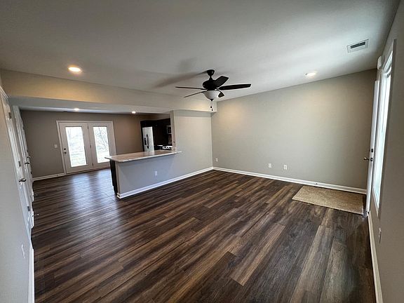 3rd image of 112 Judy Ct