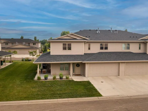 808 Compass Ln, Bismarck, ND 58504