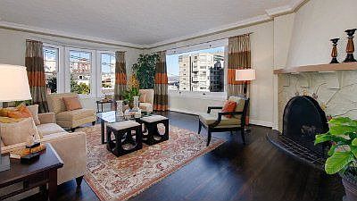 :: 2090 Pacific Avenue, #204