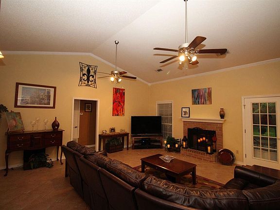 2nd image of 1817 Kingstree Dr