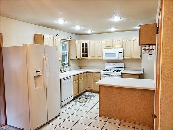 2nd image of 3954 Edinburgh Dr