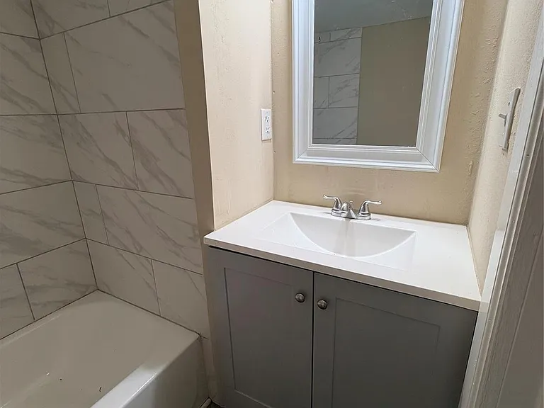 516 Hurst St — Photo 18