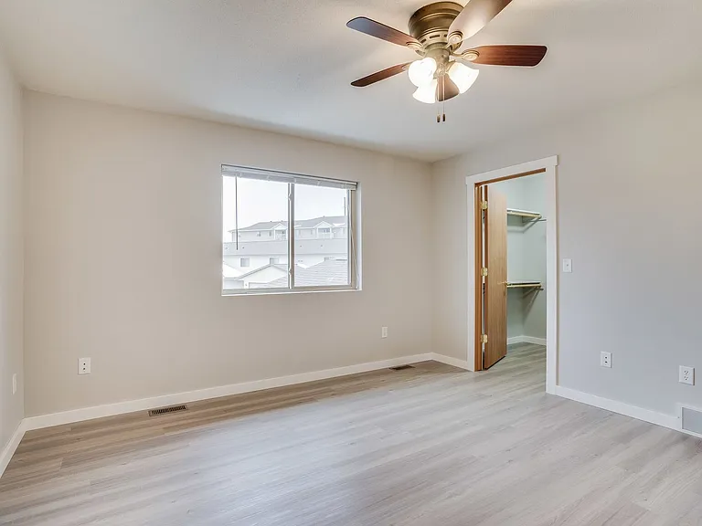 805 Angel Ct — Photo 43