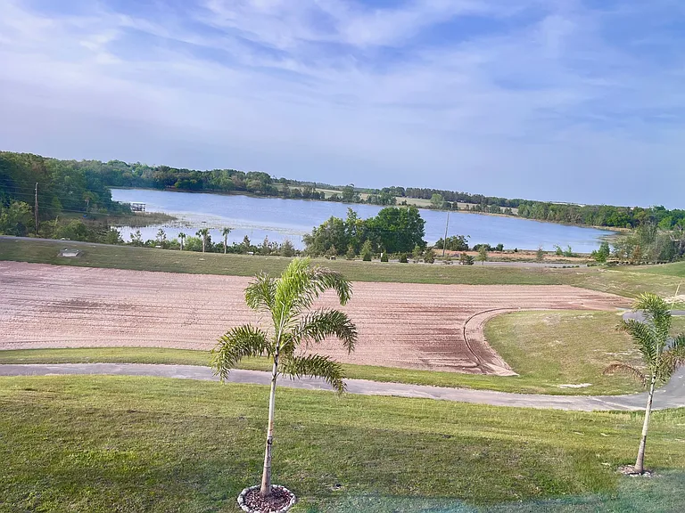 2049 Heart Lake Dr — Photo 2