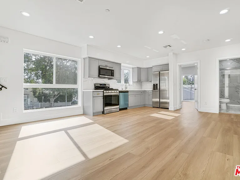 2057 2/4 S Garth Ave — Photo 11