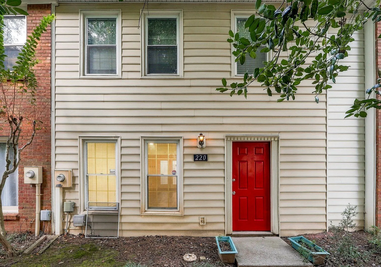 2BR Townhouse in Roswell — Photo 2