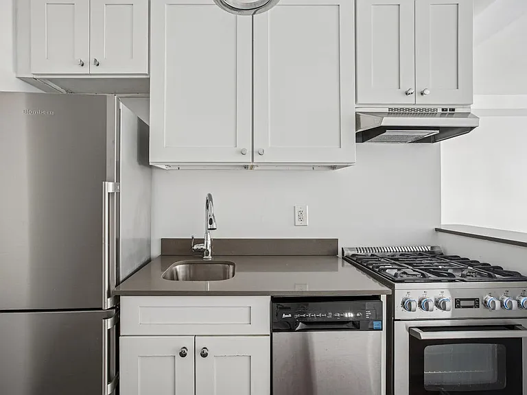 253 W 72nd St #503 — Photo 8