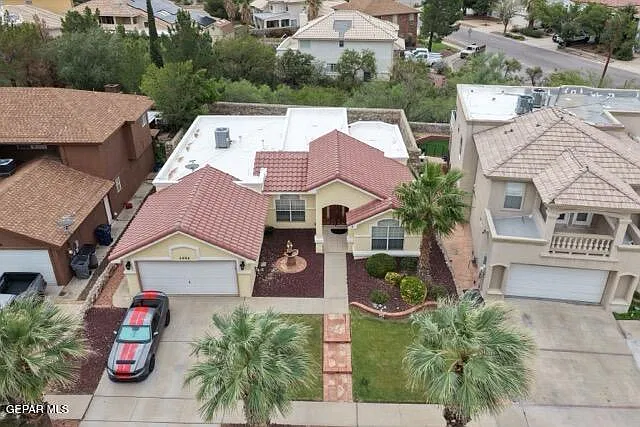 4 bed, 2.0 bath, 1927 sqft, $3,000 — Photo 2