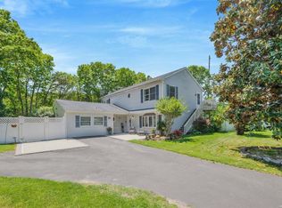 30 Lakeside Dr, Ronkonkoma, NY 11779