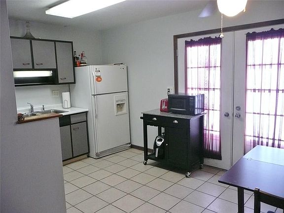 3rd image of 332 Brentwood Ave
