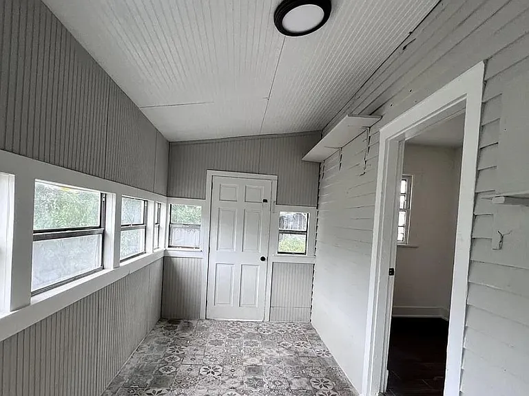 502 W 18th St — Photo 2
