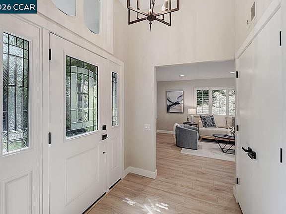3rd image of 1517 Oakmont Dr APT 1