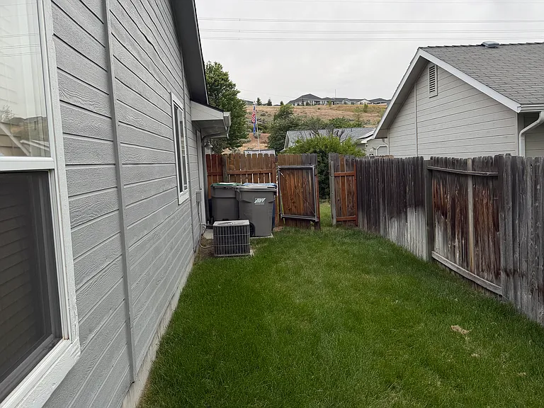 2566 E Mendota Dr — Photo 8