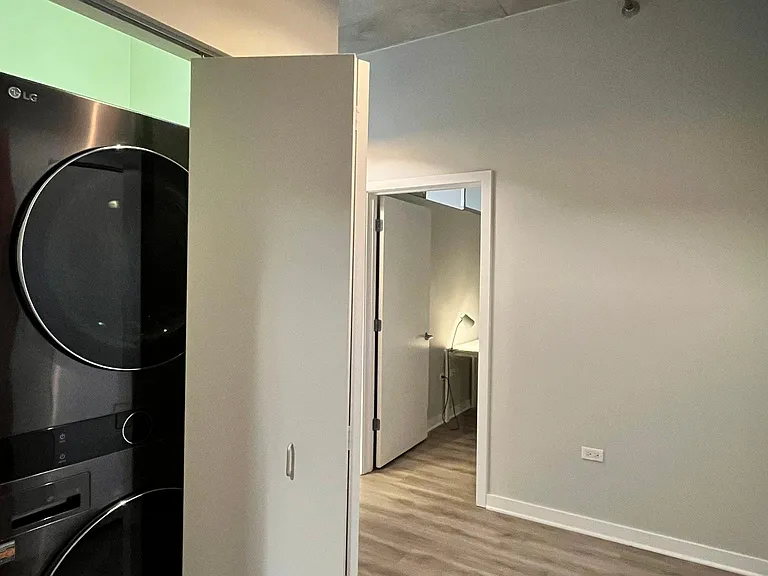 235 W Van Buren St #3114 — Photo 4