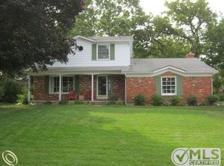 1528 Old Chatham Dr, Bloomfield Hills, MI 48304