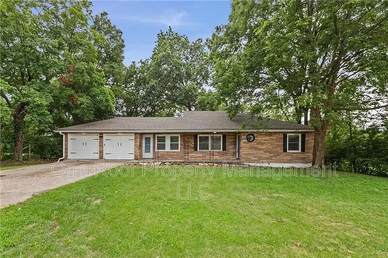 8105 E 80th Ter