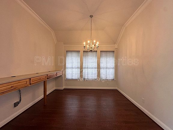 5th image of 2610 Meadow Ridge Dr