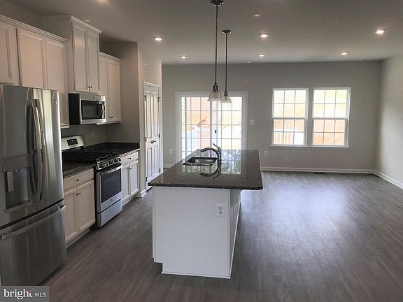 4th image of 508 Landing Dr