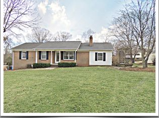 1609 Rayland Dr, Hickory, NC 28601