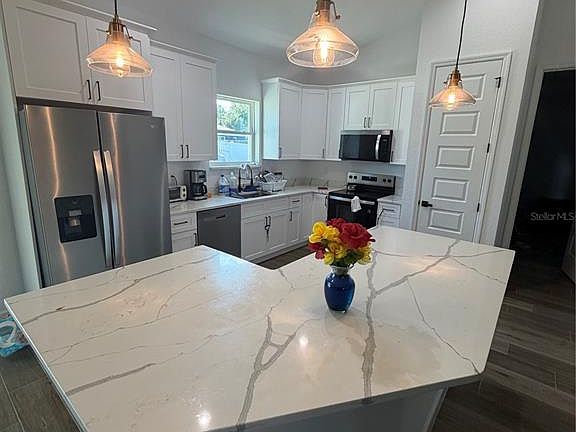 3rd image of 85 Willow Rd