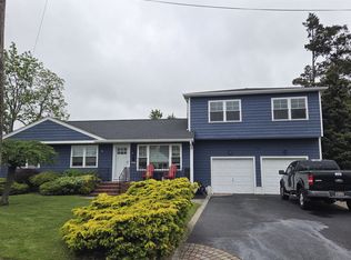 332 51st St, Lindenhurst, NY 11757