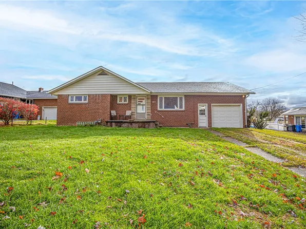 825 Brady St, Lower Burrell, PA 15068