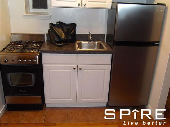 5th image of 206 W 83rd St APT 2R