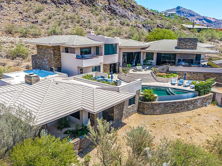 7451 N Las Brisas Ln — Photo 2