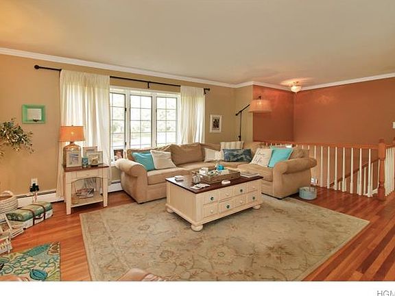3rd image of 2 Brentwood Dr