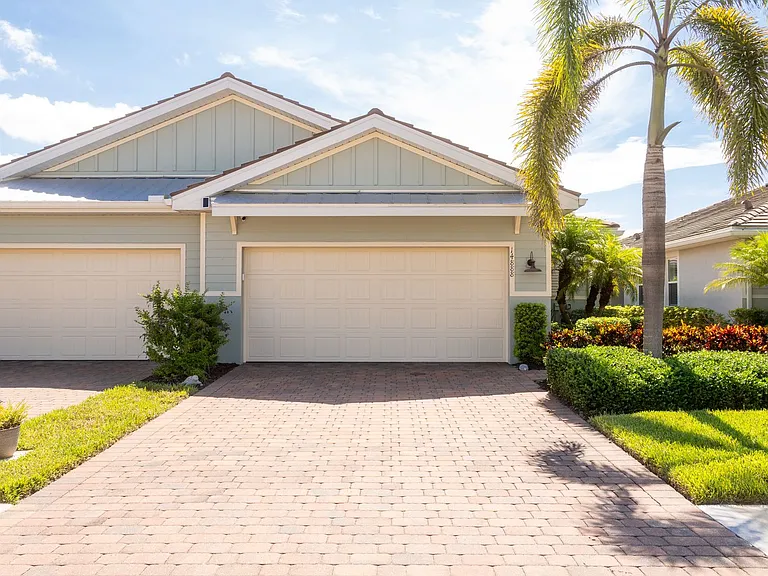 14888 Edgewater Cir — Photo 2