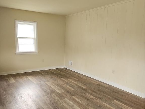 4th image of 3231 Earl St