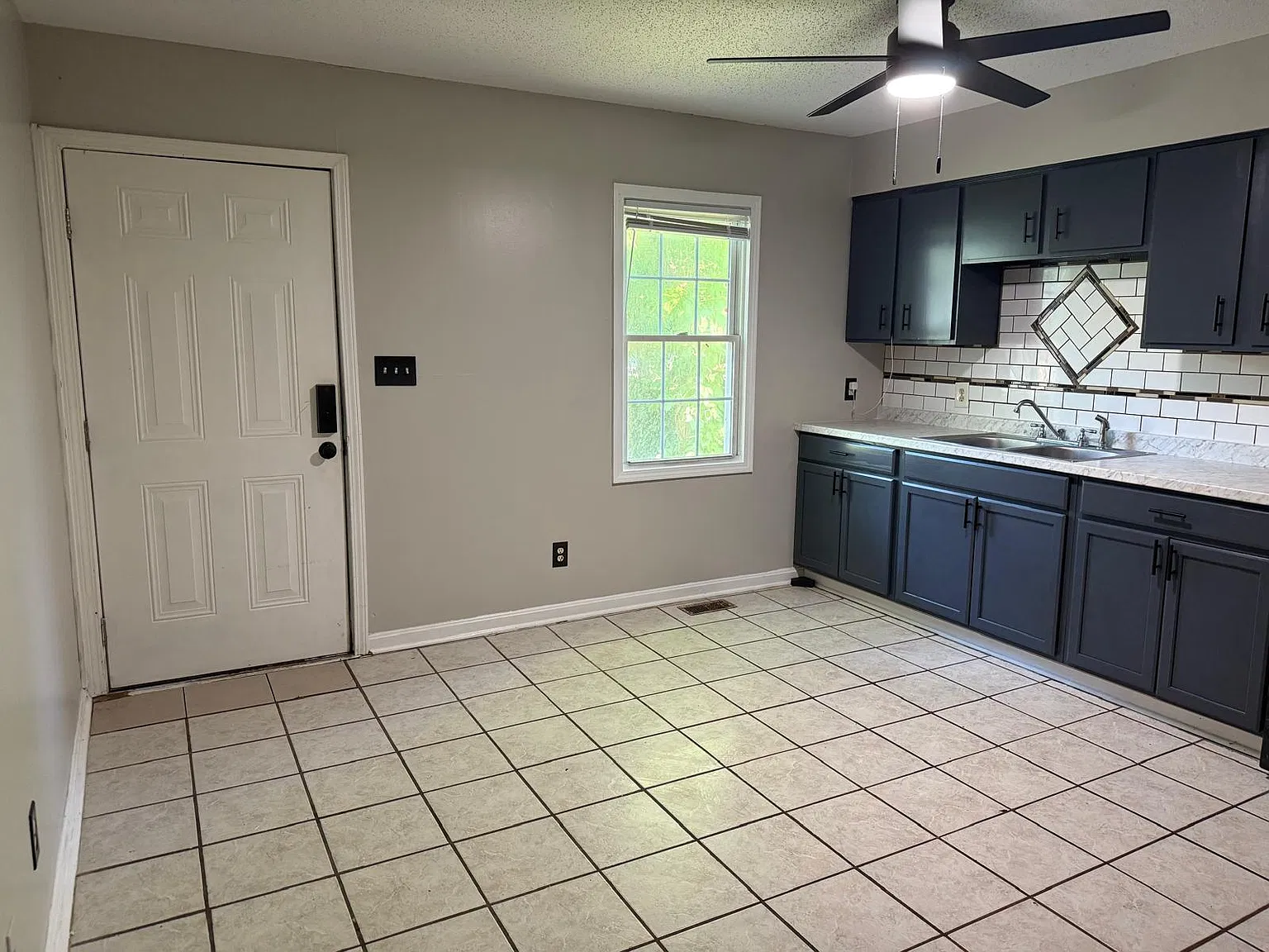 1214 S Preston St — Photo 2