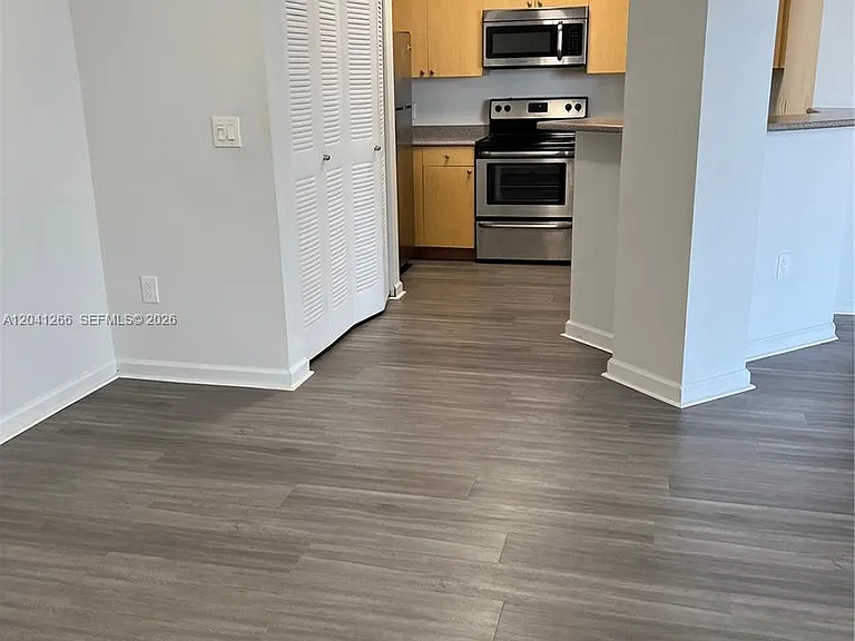 1919 Van Buren St #818A — Photo 7